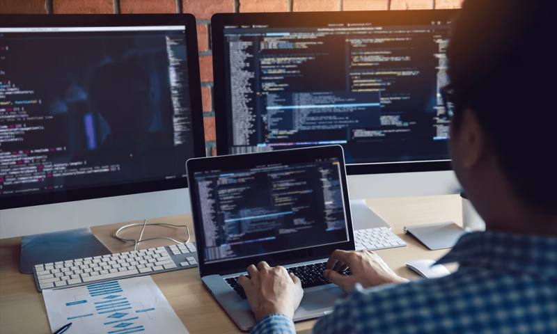 数据科学选型:R与Python如何赋能新郑市网站建设?